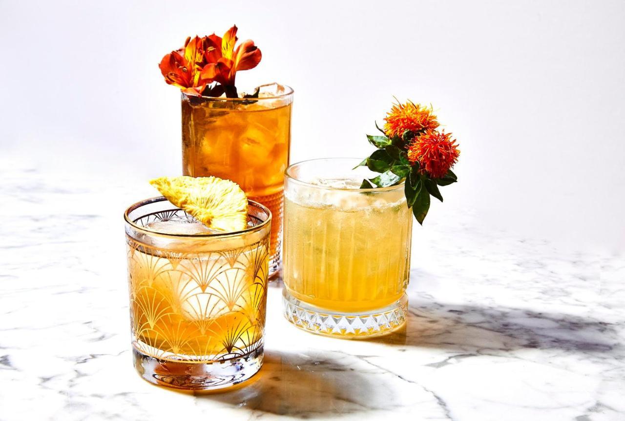 Abesq Doha Hotel And Residences, An Ihg Hotel 外观 照片 Three Old Fashioned cocktails