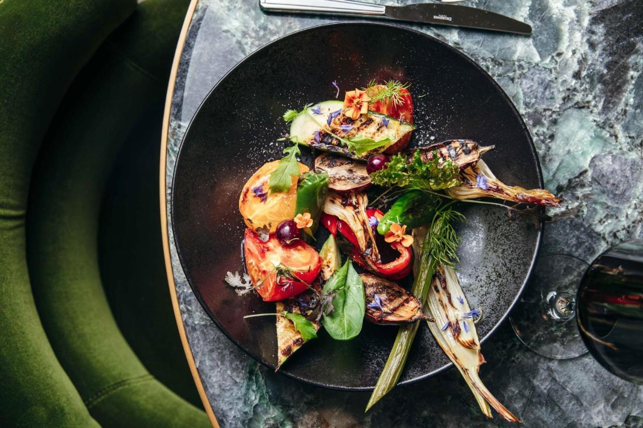Abesq Doha Hotel And Residences, An Ihg Hotel 外观 照片 A salad at the restaurant