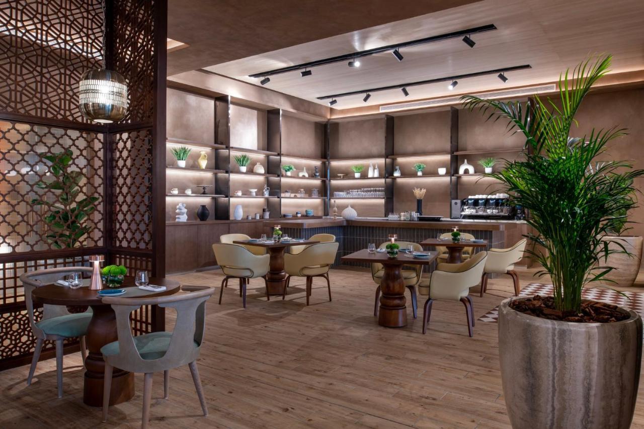Abesq Doha Hotel And Residences, An Ihg Hotel 外观 照片 The interior of the restaurant