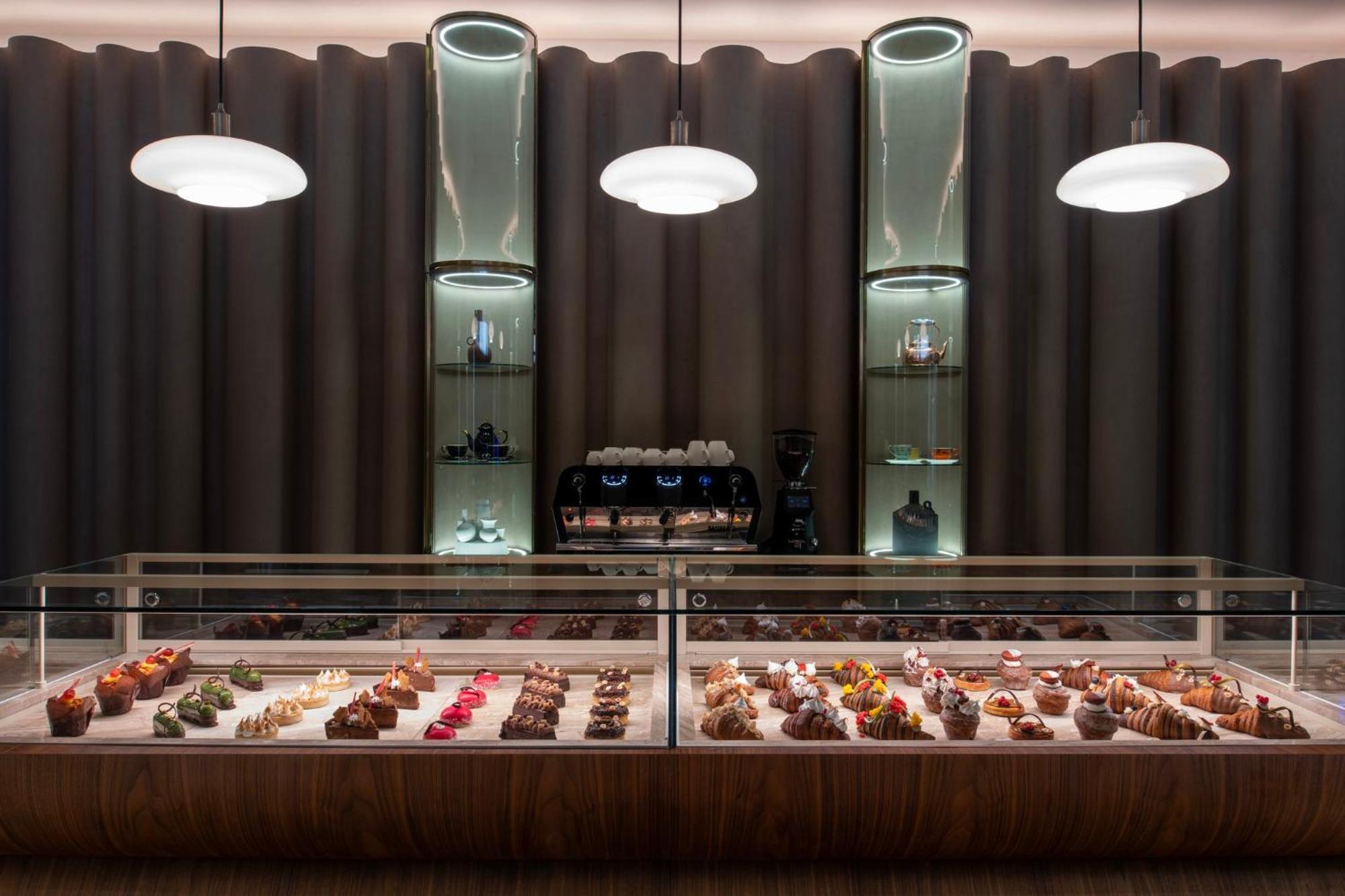 Abesq Doha Hotel And Residences, An Ihg Hotel 外观 照片 The interior of the café