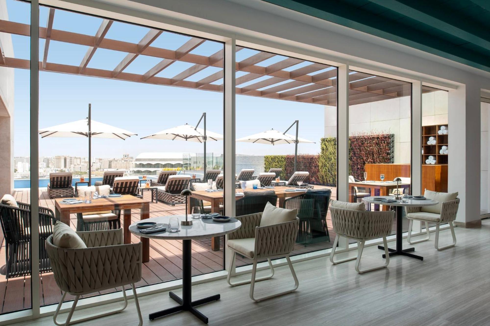 Abesq Doha Hotel And Residences, An Ihg Hotel 外观 照片 The Deck