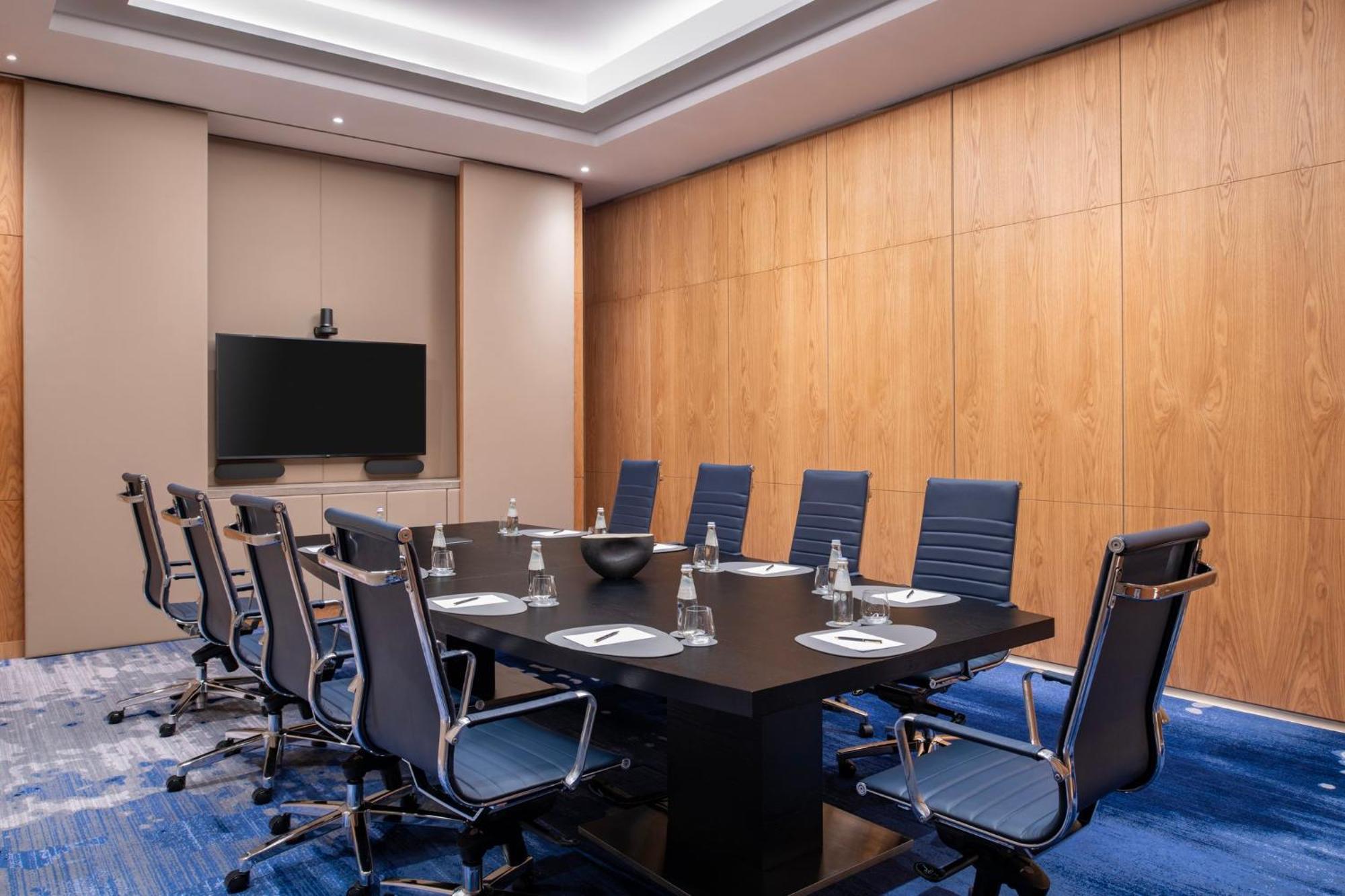 Abesq Doha Hotel And Residences, An Ihg Hotel 外观 照片 Boardroom at the hotel