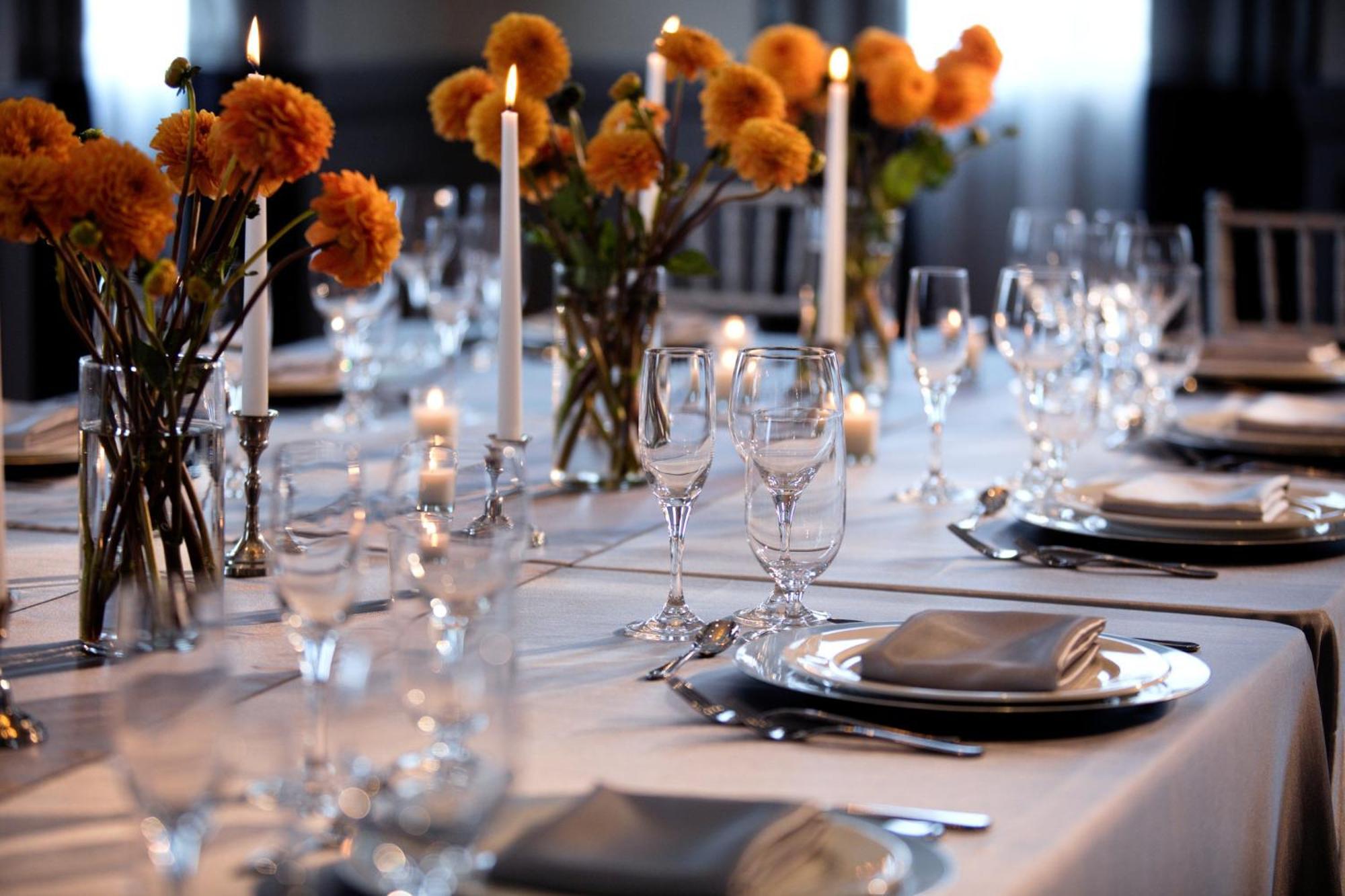 Abesq Doha Hotel And Residences, An Ihg Hotel 外观 照片 A table set for a formal dinner
