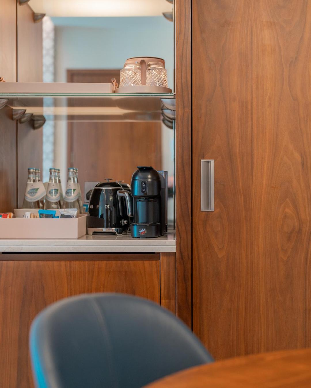 Abesq Doha Hotel And Residences, An Ihg Hotel 外观 照片 A Nespresso machine on board a plane