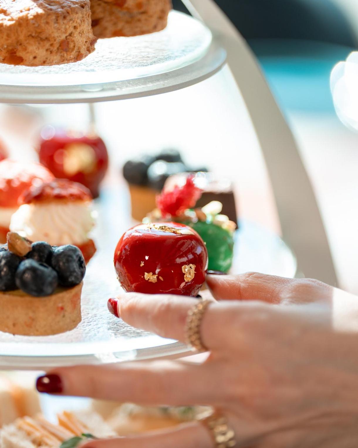 Abesq Doha Hotel And Residences, An Ihg Hotel 外观 照片 Petit fours