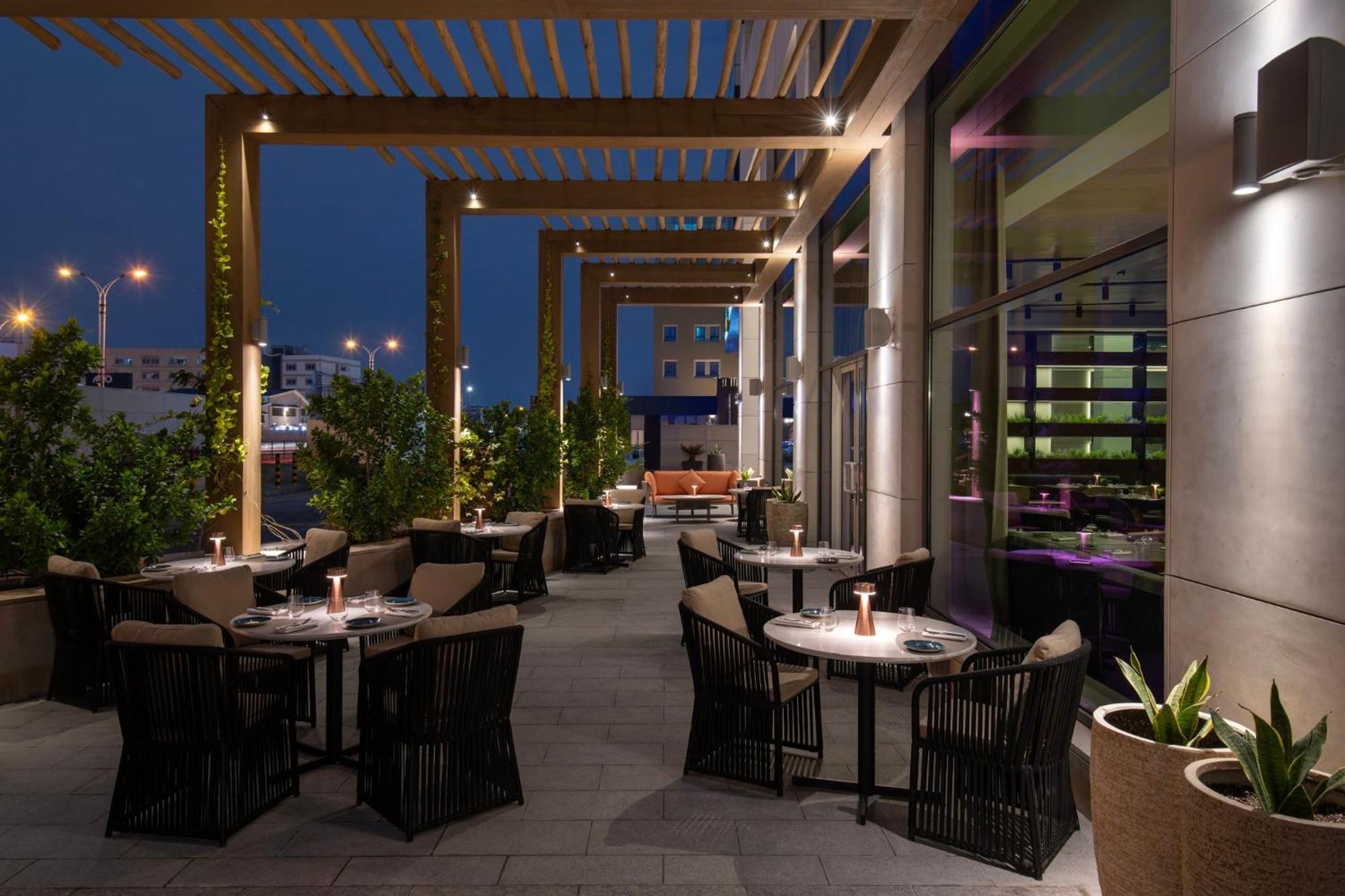 Abesq Doha Hotel And Residences, An Ihg Hotel 外观 照片 The Terrace